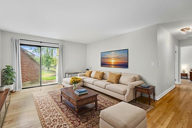 Photo - 920 N Lakeside Dr