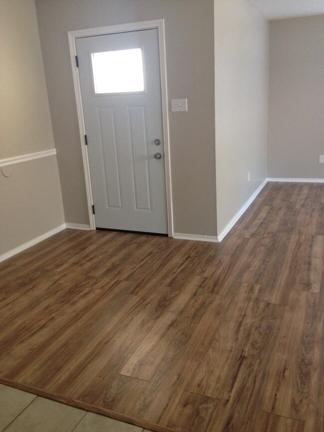 Photo - 927 Three Forks Dr