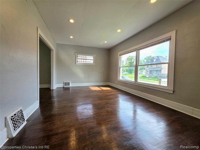 Photo - 2927 Seyburn St