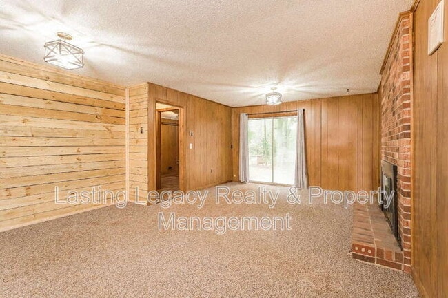 Photo - 717 Milling Rd