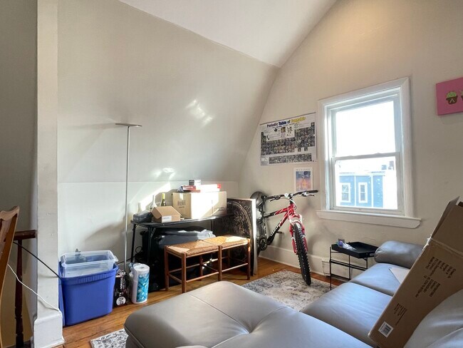 Photo - 839 Parker St