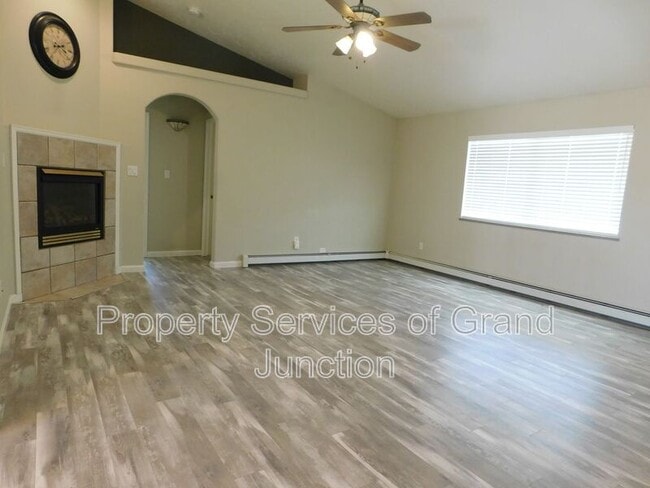 Photo - 502 Garnet Dr