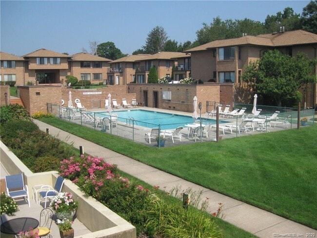 Building Photo - 350 Grovers Ave Unit 1C