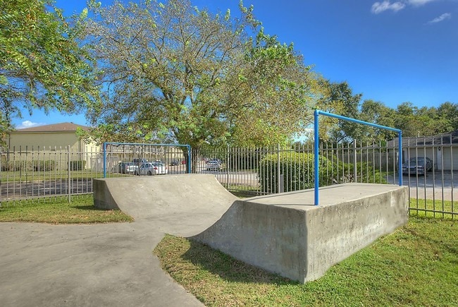 Oaks of Baytown Apartments