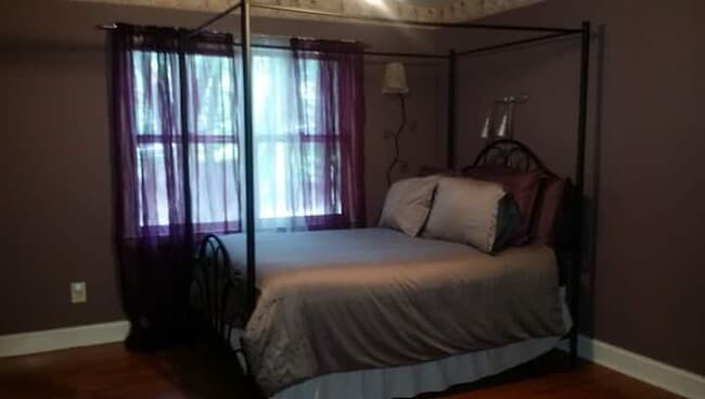 Photo - 832 Monroe Dr NE