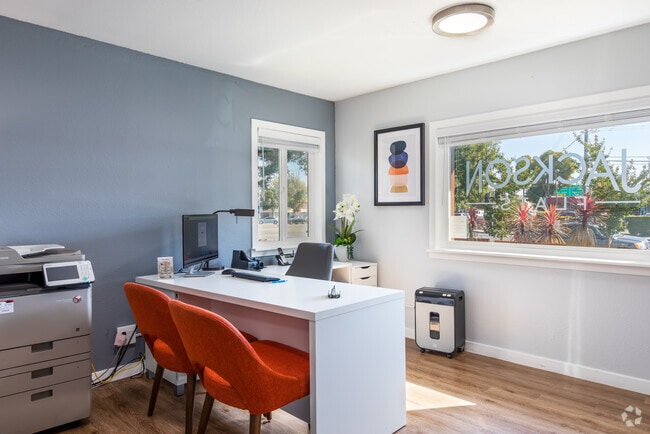 Leasing Office