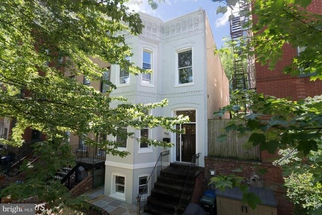 Photo - 458 M St NW Townhome