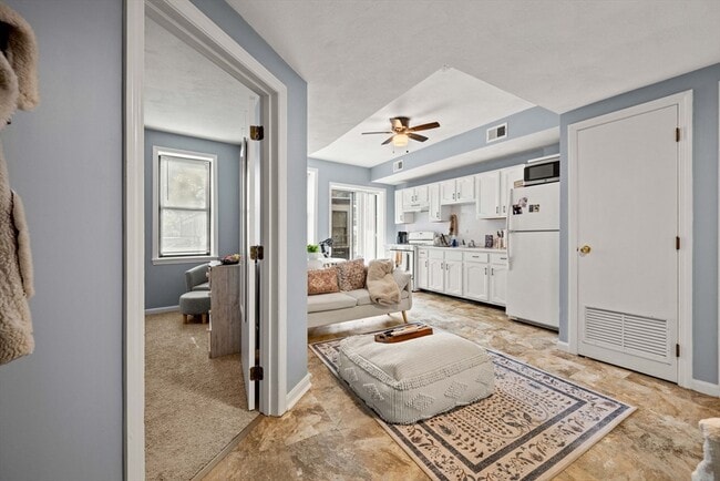 Building Photo - 141 Emerson St Unit 2