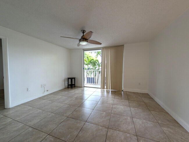 Photo - 1720 NW N River Dr Unit 209