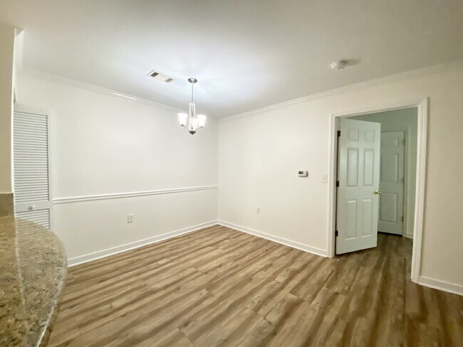 Photo - First Floor, Two Bedroom, Two Bathroom upd... Unidad H115