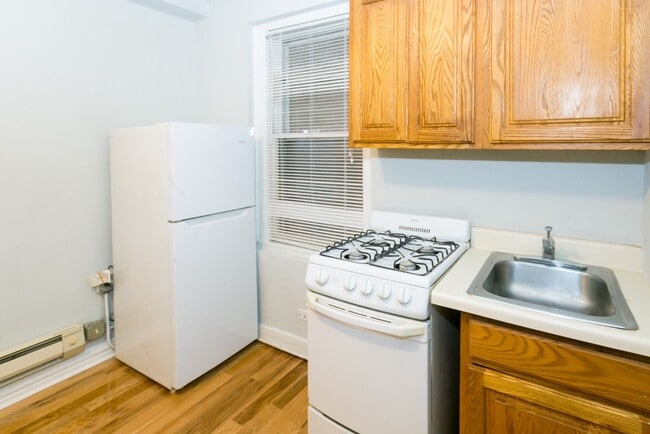 533 W Roscoe St Unit 201