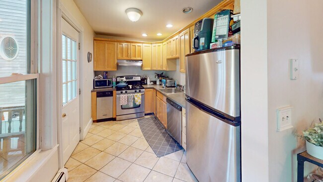 Photo - 32 G St Unit 1