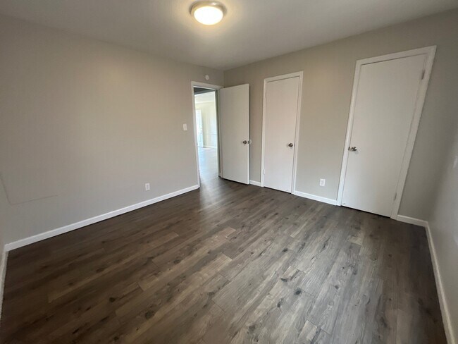 Photo - 22 Foxboro Cv Unit R