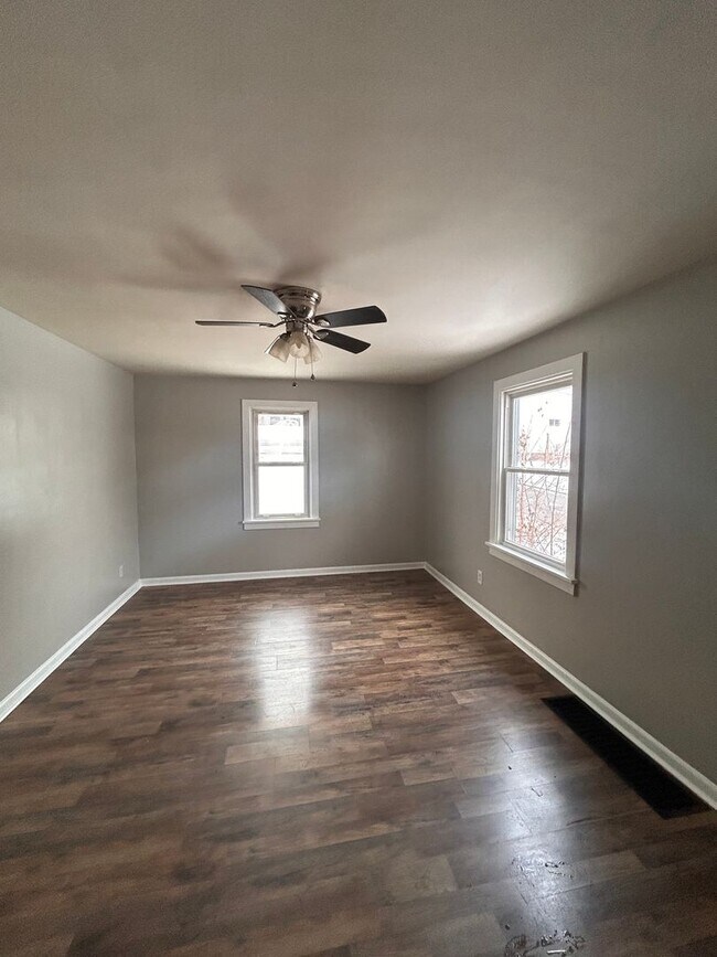 Photo - 1633 Kelly Dr