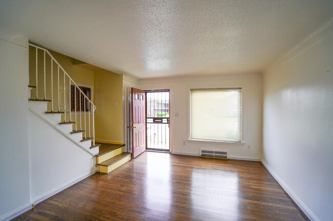 Photo - 17199 Meyers Rd