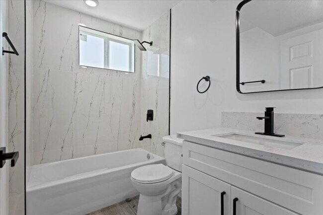 852 W Gage Ave Unit #850 1/2