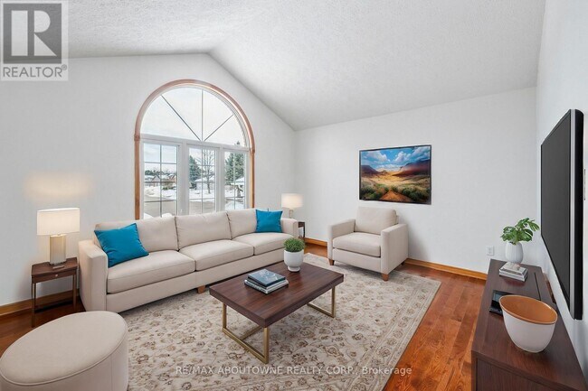 Photo - 82 Whitlaw Way