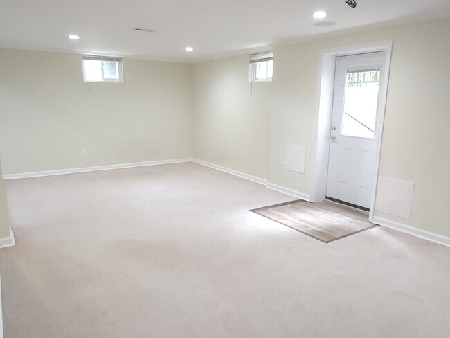 9317 Severn Ter Unidad Basement