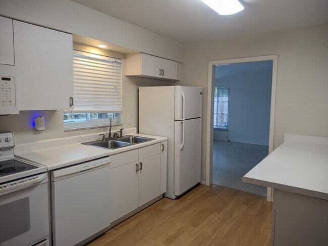 Photo - 2123 Tetlow Pl