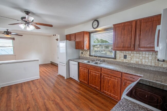 Photo - 644 Patricia Ln