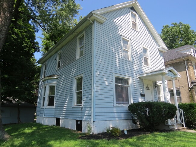 37 Maple Ave