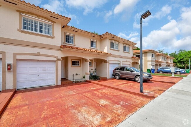 Building Photo - 3055 Riverside Dr Rental