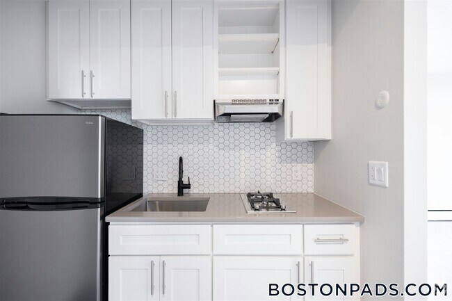 Building Photo - 158 St Botolph St Rental