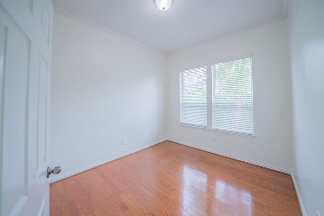 Photo - 1415 Sue Barnett Dr