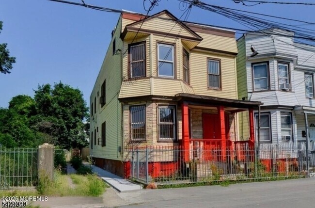 Building Photo - 307 21st St Unit 2