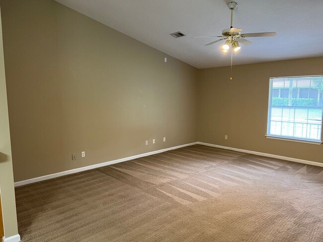 Photo - 204 Old Pond Dr