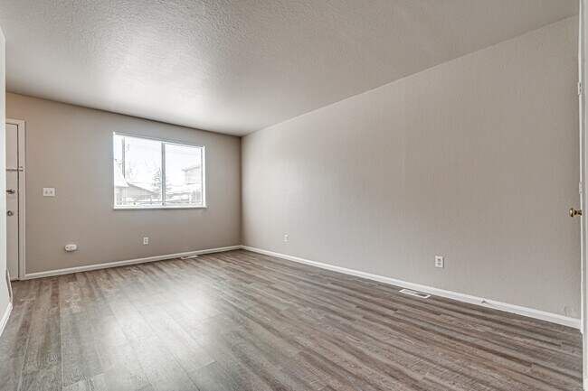 Photo - 7550 Bannock St