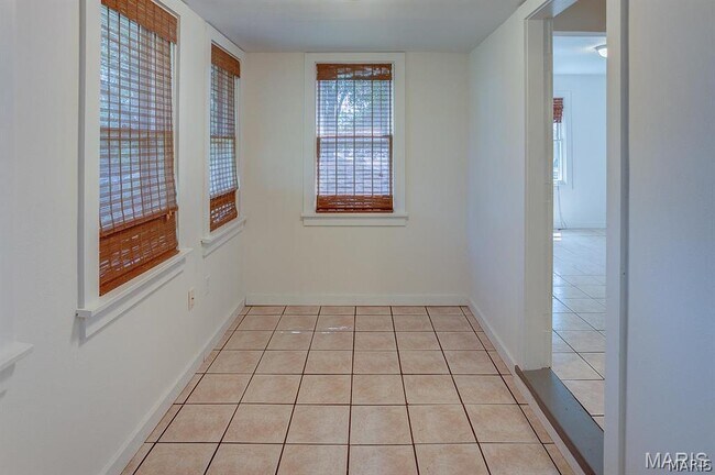 Photo - 128 S Meridian Rd