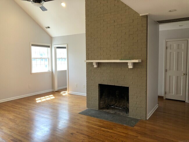 Photo - 11 Pond Ln Unit 11