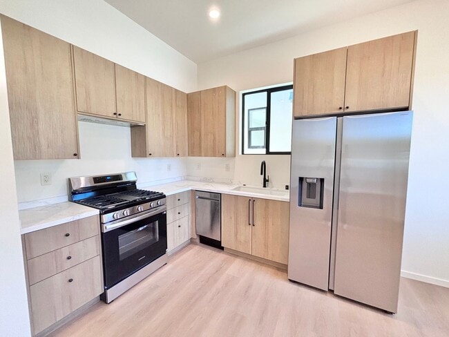 Photo - 17852 Saticoy St Unit 17850 Saticoy St