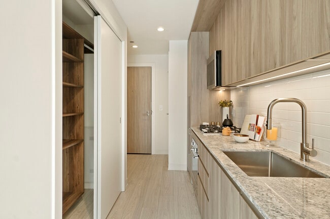 Photo - 355 N Peoria St