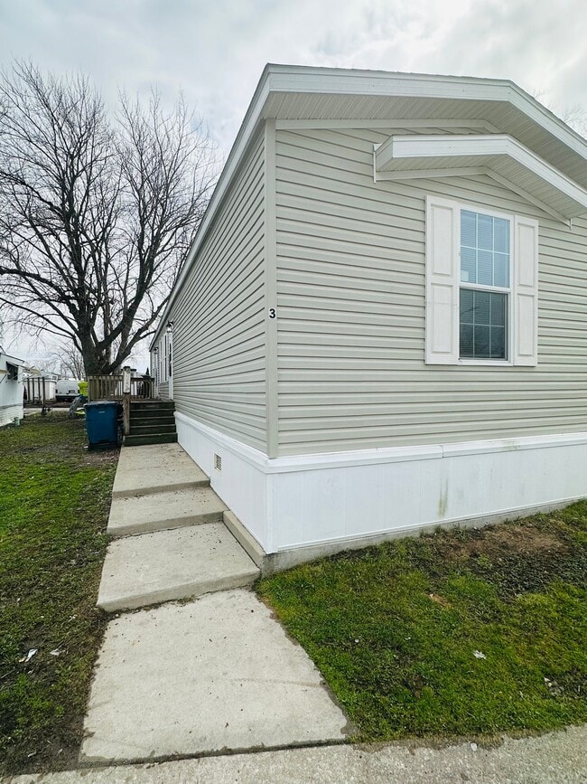 Building Photo - 14139 S Western Ave