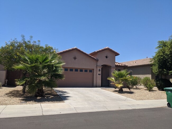 Building Photo - 4 bedroom 3 bathroom ranch home!