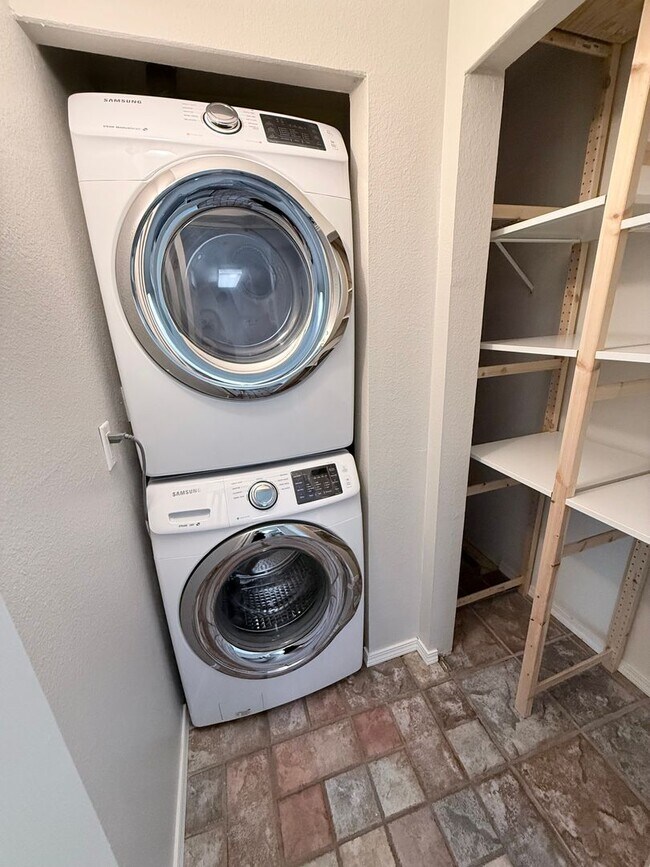 Photo - Great location 3 bed 2 bath condo in Fremont