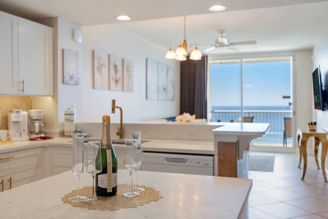 Photo - 10811 Front Beach Rd Unidad FL16-ID1354928P