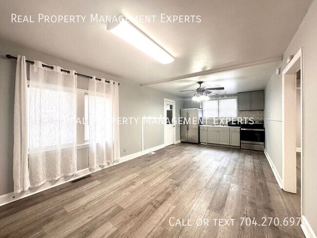 Photo - 2800 Eastway Dr