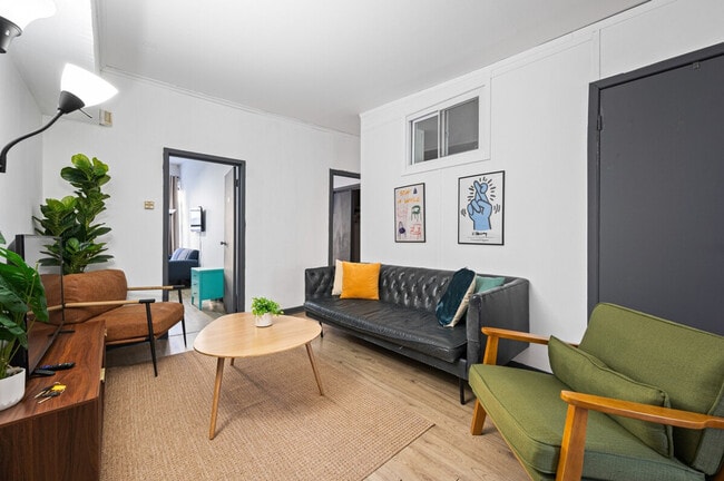 Building Photo - 301 W 31st St Unit SI ID1323979P