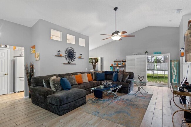 Photo - 541 Heather Glen Dr