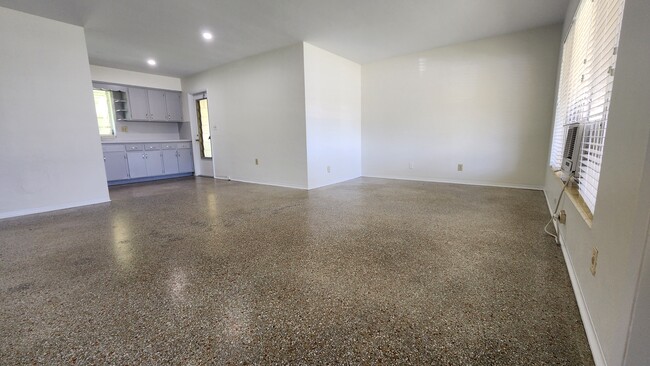 Photo - 2707 NE 32nd St Unidad 2707 Rental
