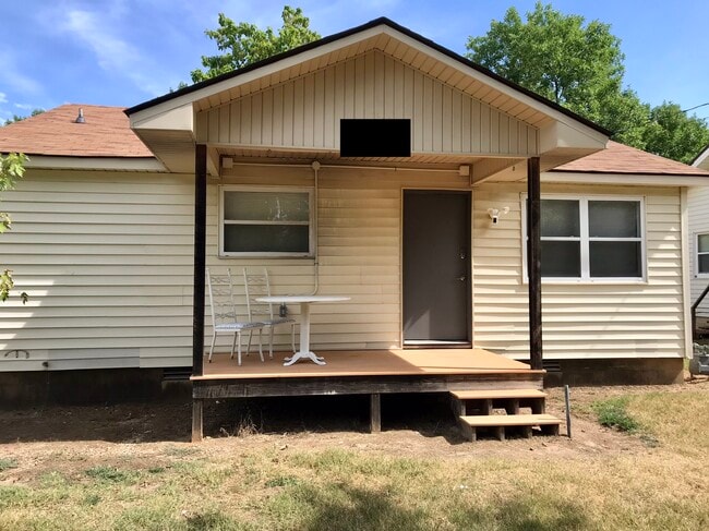 Building Photo - 2701 Vicksburg St