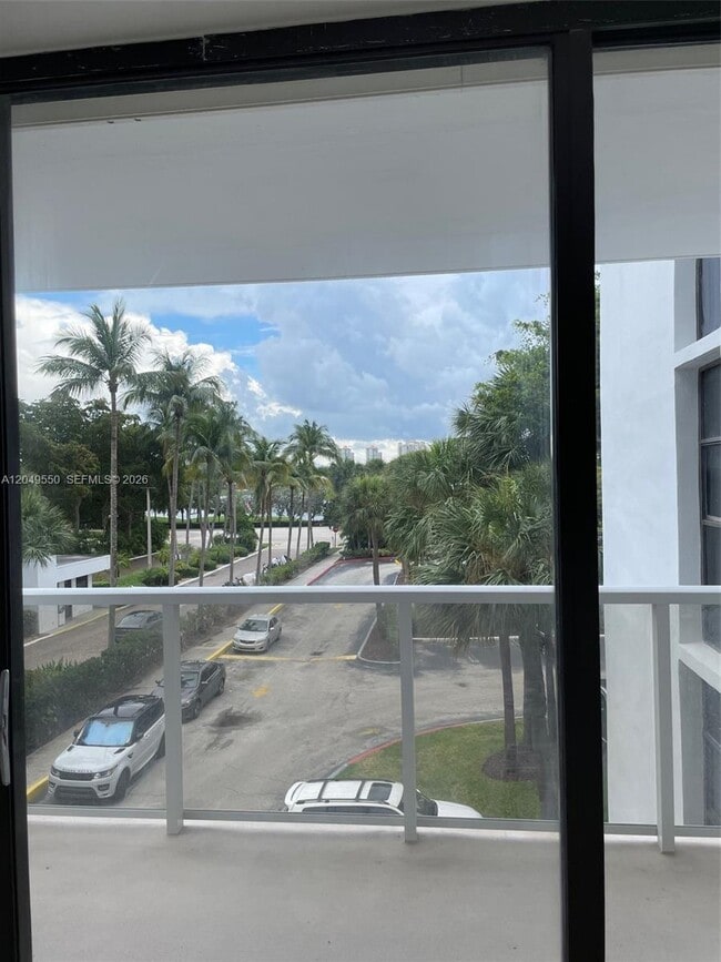 Building Photo - 3731 N Country Club Dr Unit 323