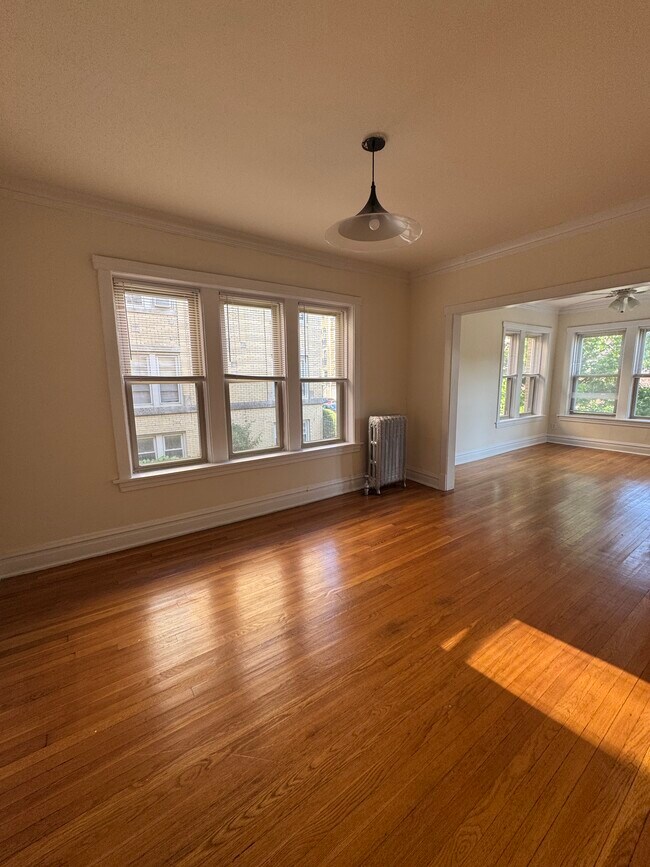 Photo - 4836 W Belle Plaine Ave