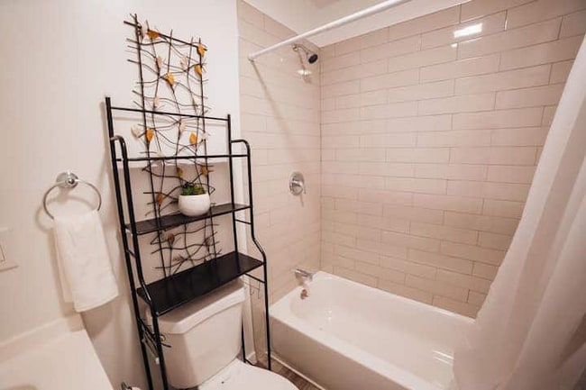 Photo - 2115 N Raymond Ave Unidad 2123 B