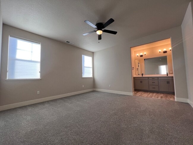 Photo - Beautiful! 3/2.5/2 Townhome in Gardnerville