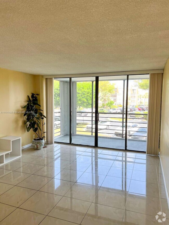 Building Photo - 20400 W Country Club Dr Unit 217 Rental
