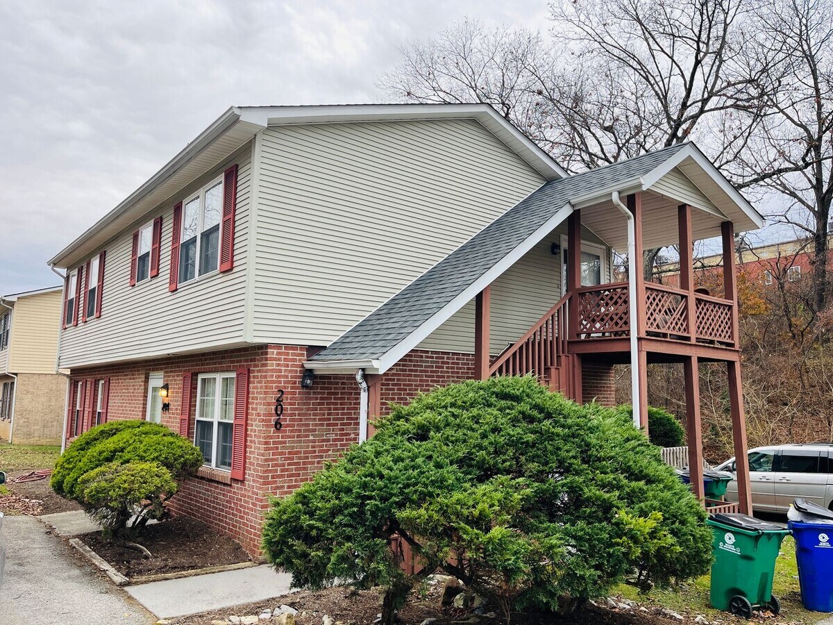 Photo - 206 Ellett Rd